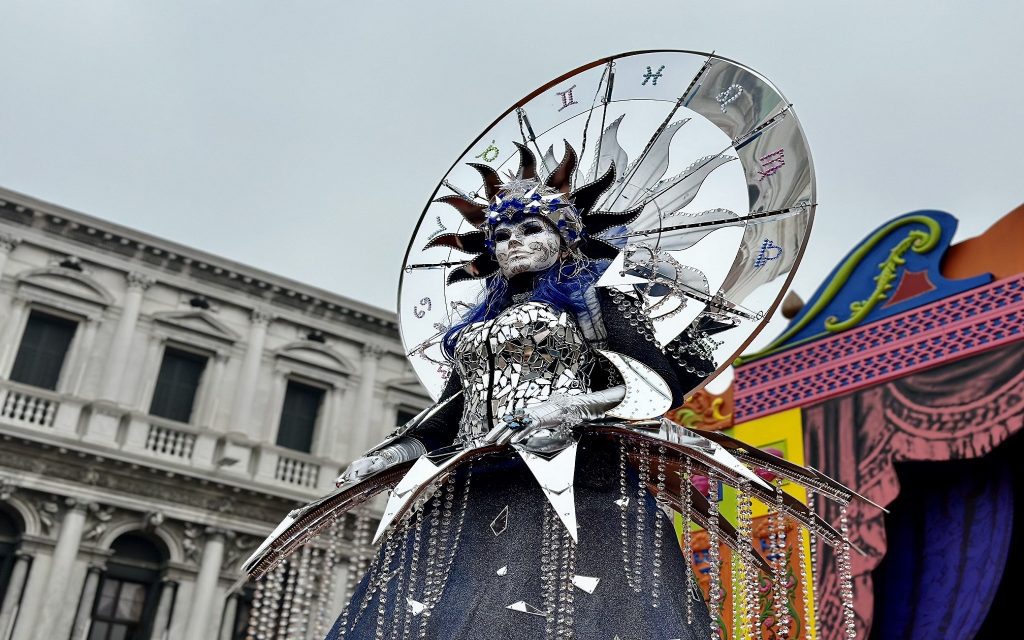 La francese Karen Duthoit vince il concorso della Maschera più Bella